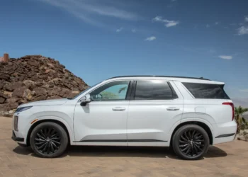 Top 3 SUVs Under 15 Lakhs in India (2025)